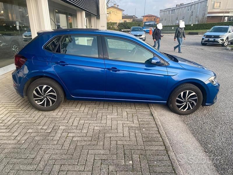 Usata VW Polo Life 95 CV (69 kW) 2025 Blu Utilitaria