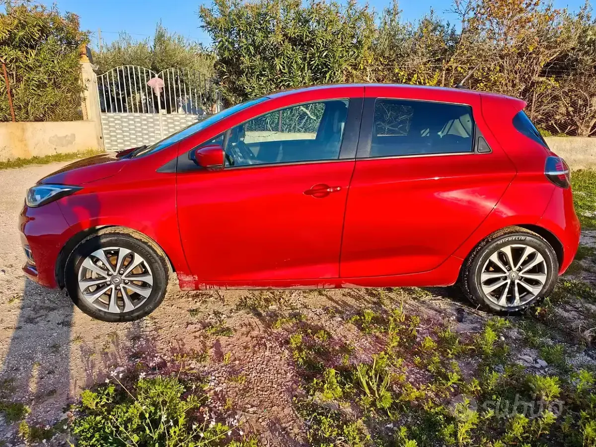 Usata Renault Zoe Intens 50 kW (69 CV) 2021 Rosso Utilitaria