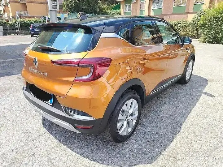 Usata Renault Captur Intens 101 CV (74 kW) 2020 Arancione SUV