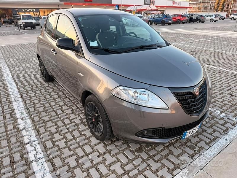 Usata Lancia Ypsilon S 69 CV (50 kW) 2013 Grigio Utilitaria