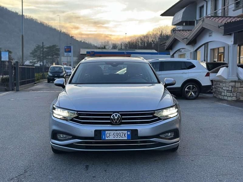 Usata VW Passat Executive 150 CV (110 kW) 2021 Reflexsilber metallic Station wagon