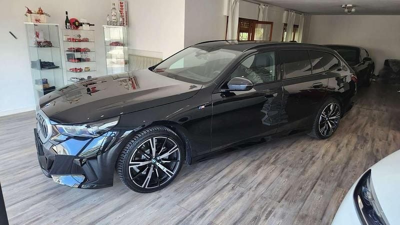 Grigio Usata 2024 BMW 520 M Sport Station wagon | 50.000 € (Super prezzo) - Immagine 1/4