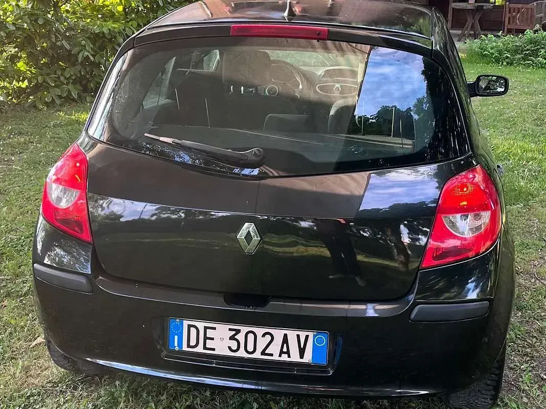 Usata Renault Clio III 75 CV (55 kW) 2007 Nero Berlina