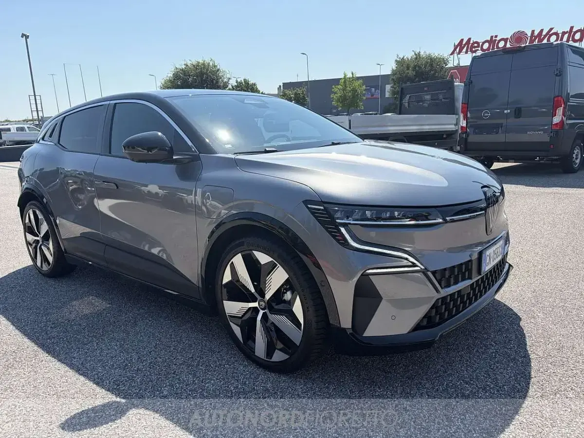 Usata Renault Megane E-Tech Techno 55 kW (75 CV) 2023 Grigio Berlina