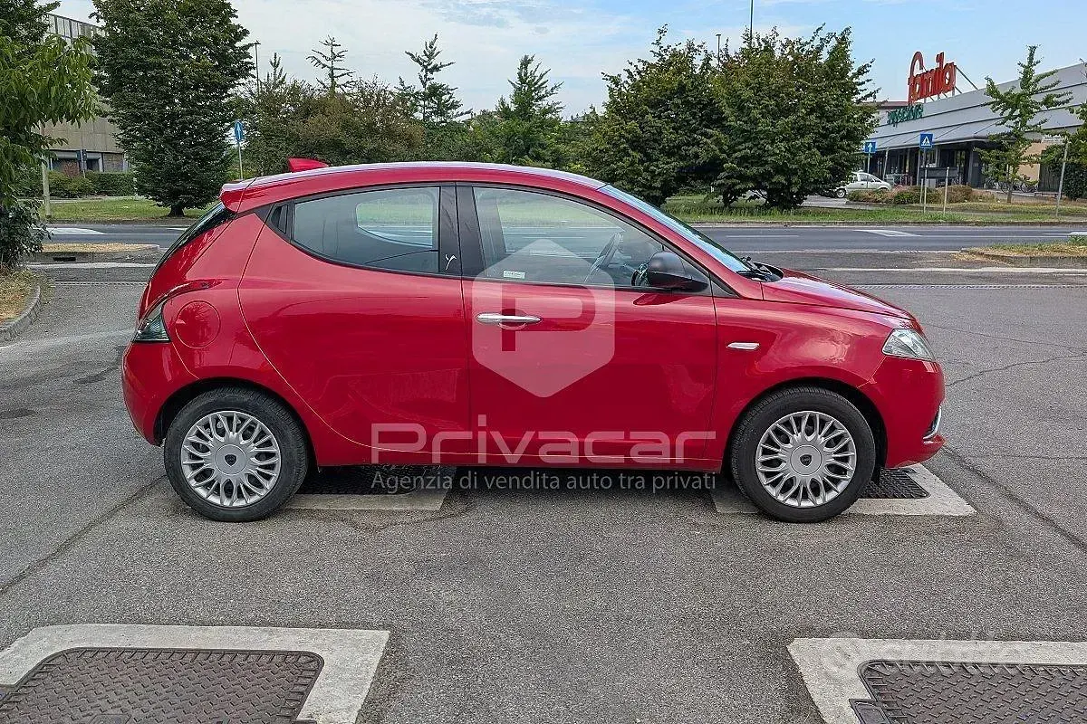 Usata Lancia Ypsilon Silver 69 CV (50 kW) 2017 Rosso Utilitaria