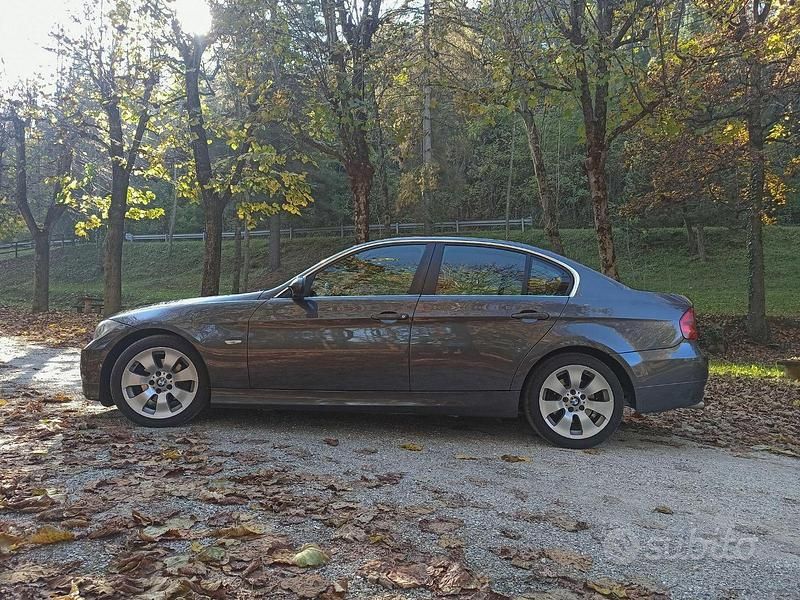 Usata BMW 325 218 CV (160 kW) 2005 Grigio Berlina