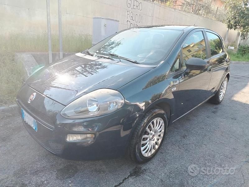 Usata Fiat Punto Lounge 69 CV (50 kW) 2015 Blu Utilitaria