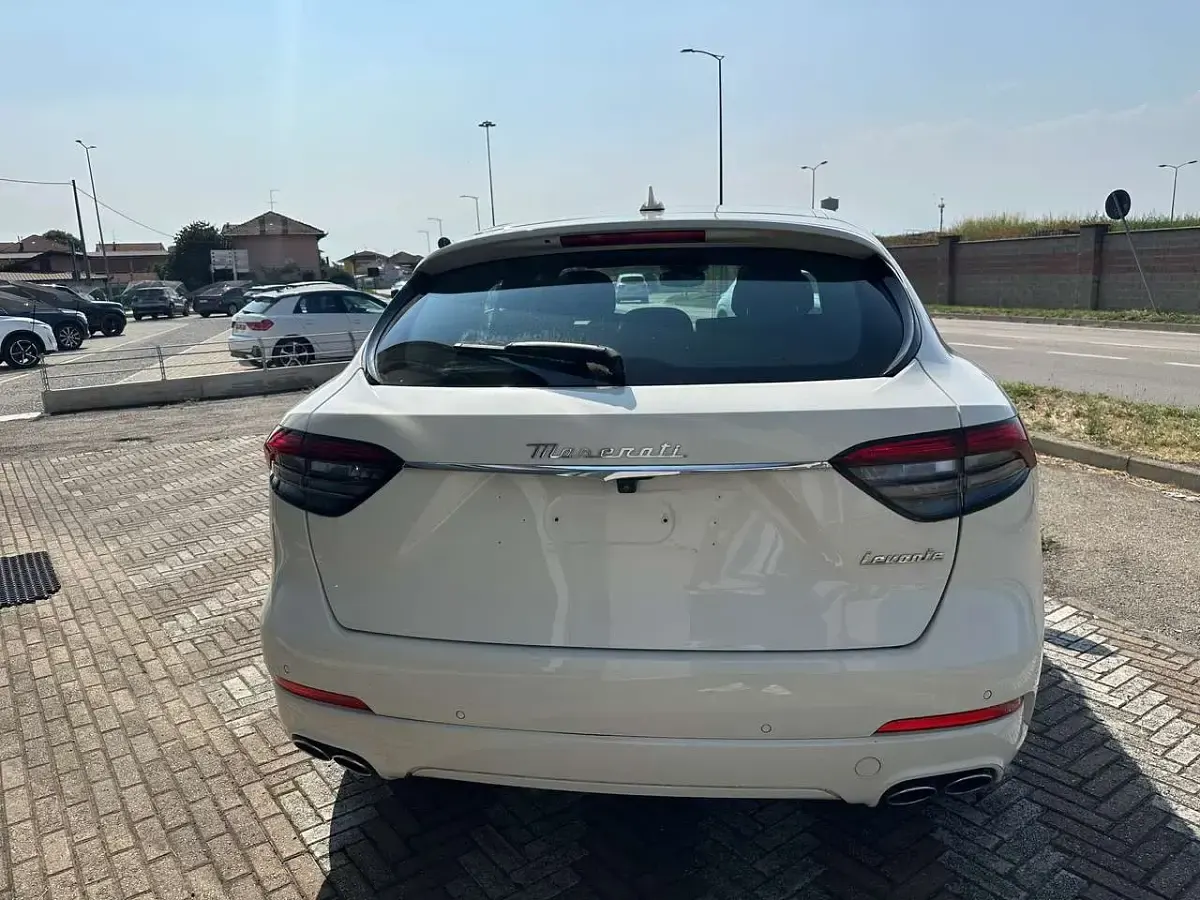 Usata Maserati Levante GT 330 CV (242 kW) 2023 Bianco pastello SUV