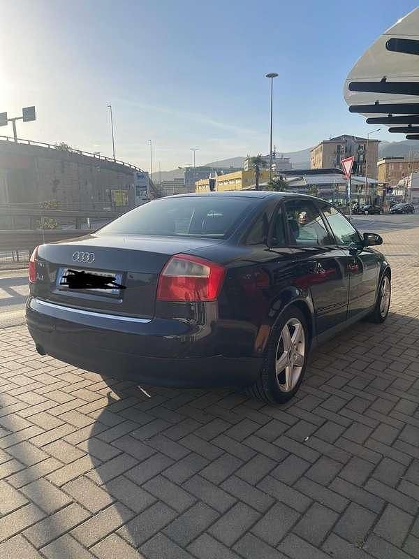 Usata Audi A4 125 CV (91 kW) 2002 Blu Berlina