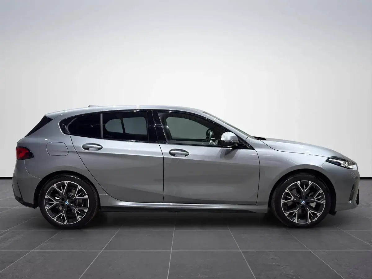 Usata BMW 118 M Sport 150 CV (110 kW) 2025 Skyscraper grey metallic Utilitaria