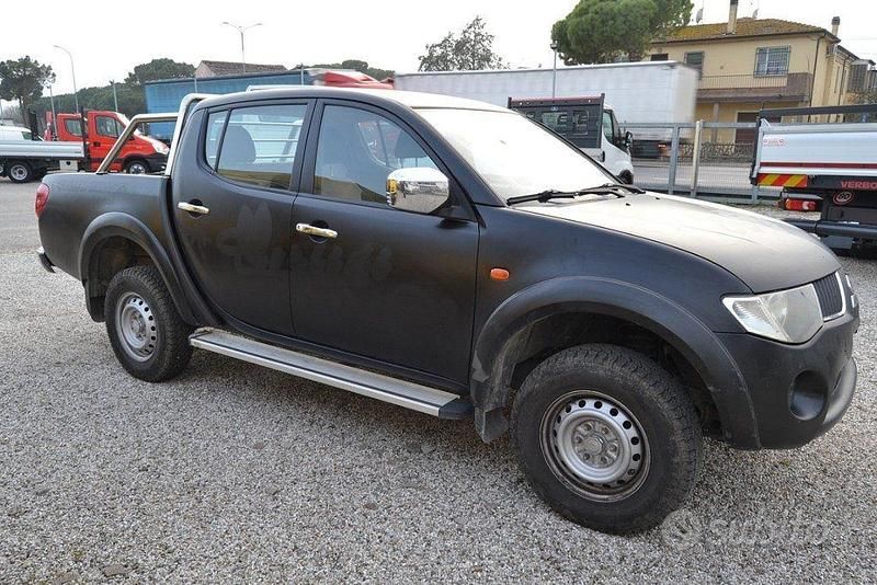 Usata Mitsubishi L200 136 CV (100 kW) 2010 Nero Pick-up