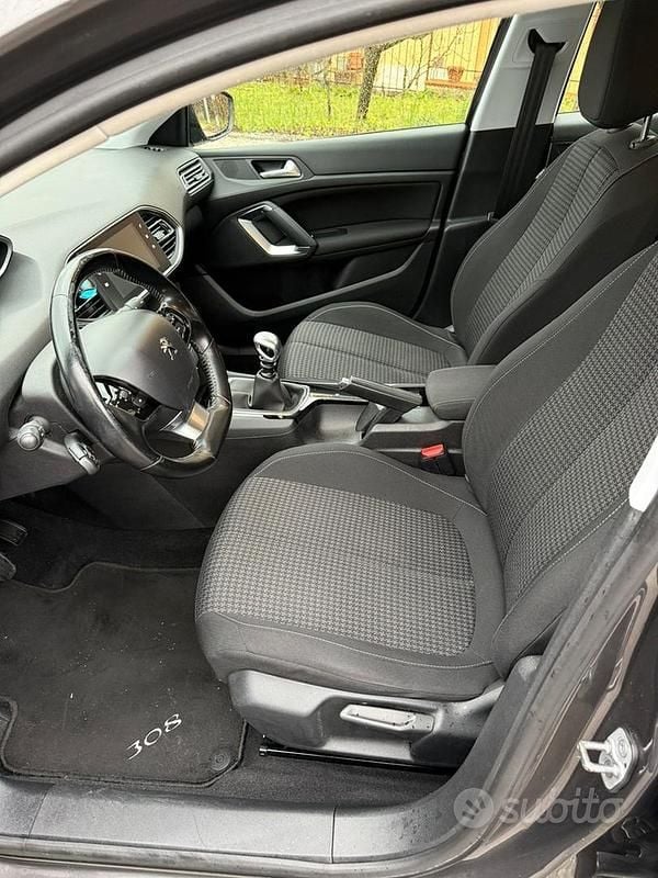 Usata Peugeot 308 SW Business-Line 120 CV (88 kW) 2017 Station wagon