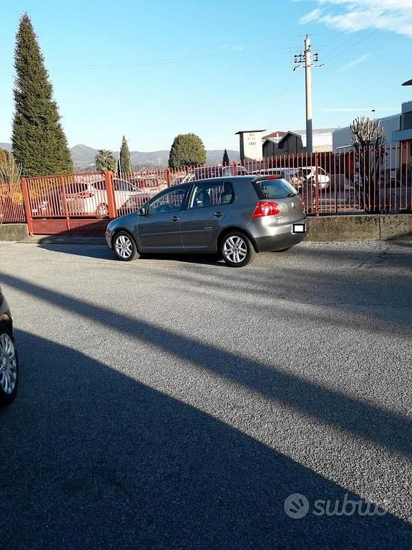 Usata VW Golf VI 102 CV (75 kW) 2008 Grigio Utilitaria