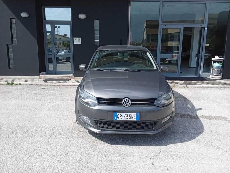 Usata VW Polo Comfortline 75 CV (55 kW) 2013 Gray Utilitaria