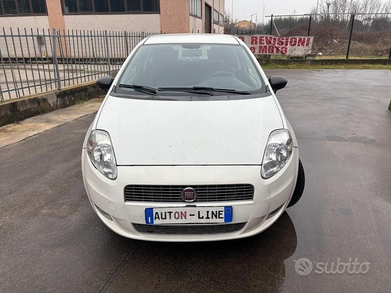 Usata Fiat Grande Punto 77 CV (56 kW) 2010 Bianco Utilitaria
