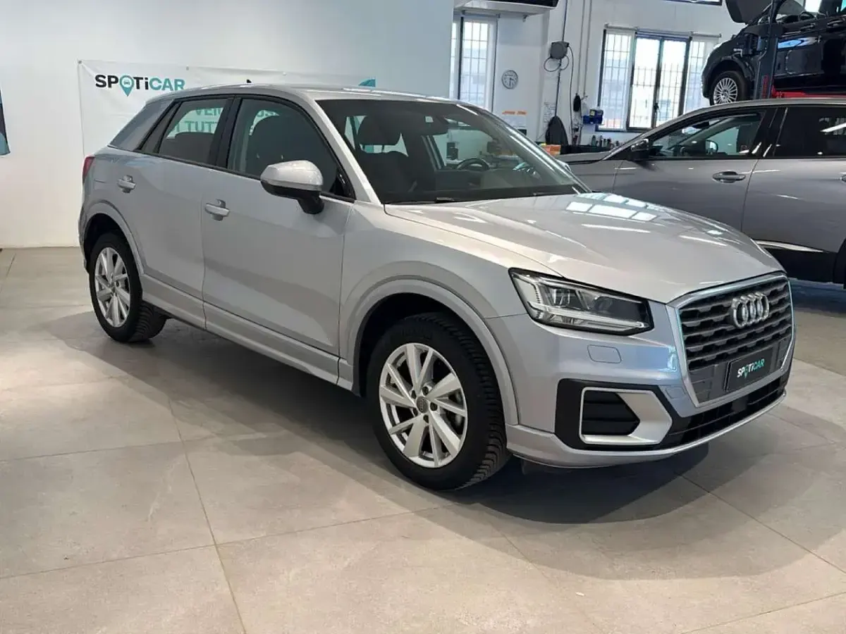 Usata Audi Q2 116 CV (85 kW) 2020 Argento SUV