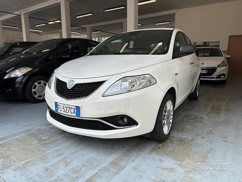 Usata Lancia Ypsilon Silver 69 CV (50 kW) 2017 Bianco Utilitaria