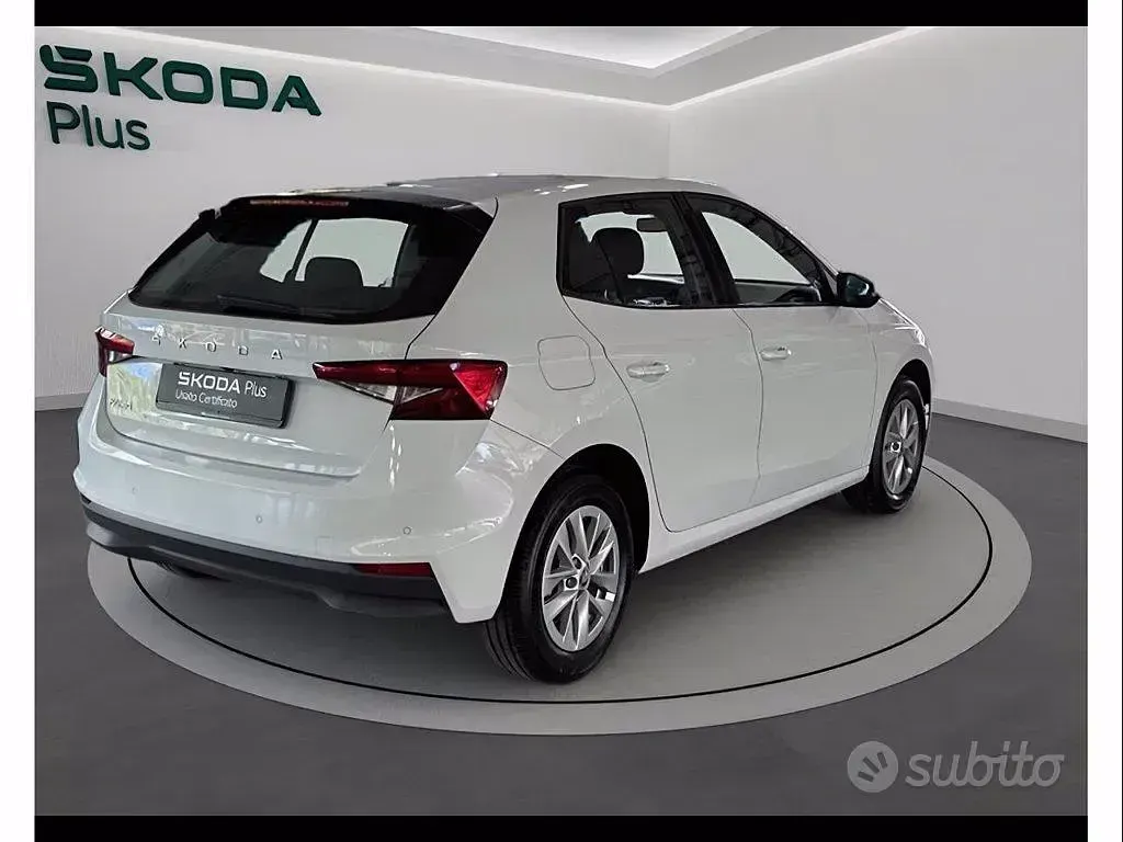Usata Skoda Fabia Ambition 80 CV (58 kW) 2023 Bianco luna metalizzato Utilitaria