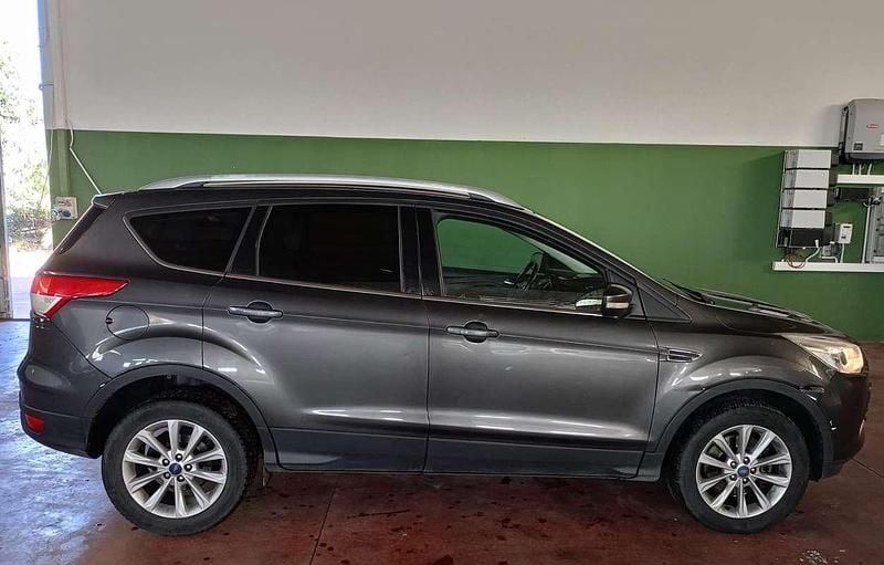 Usata Ford Kuga Titanium 150 CV (110 kW) 2016 Grigio SUV
