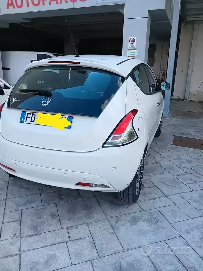Usata Lancia Ypsilon 69 CV (50 kW) 2013 Bianco Utilitaria
