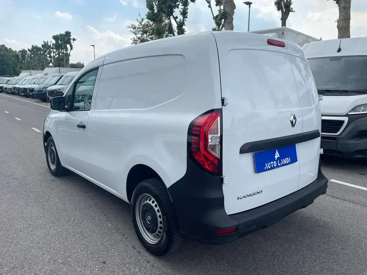 Usata Renault Kangoo 95 CV (69 kW) 2023 Bianco Monovolume