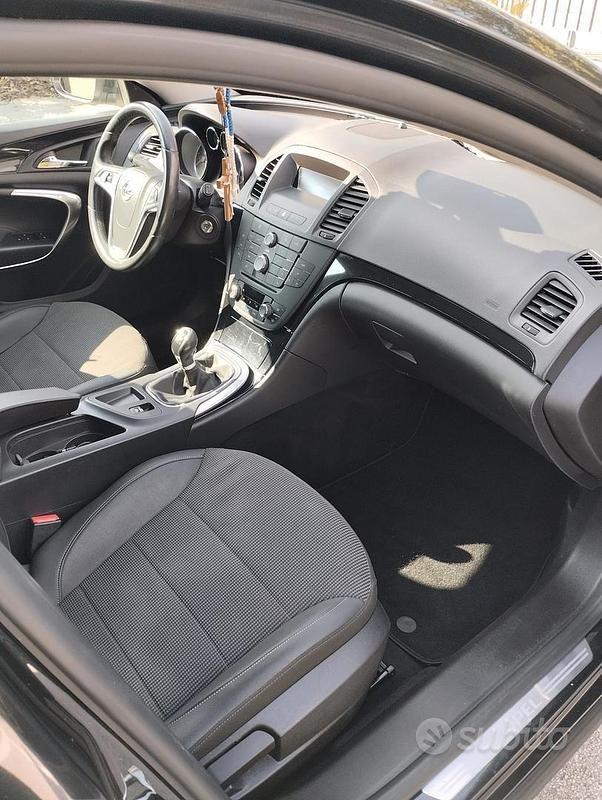Usata Opel Insignia 160 CV (117 kW) 2012 Nero Station wagon