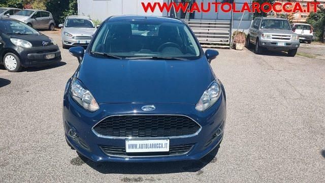 Usata Ford Fiesta Business Edition 75 CV (55 kW) 2016 Blu pastello Utilitaria