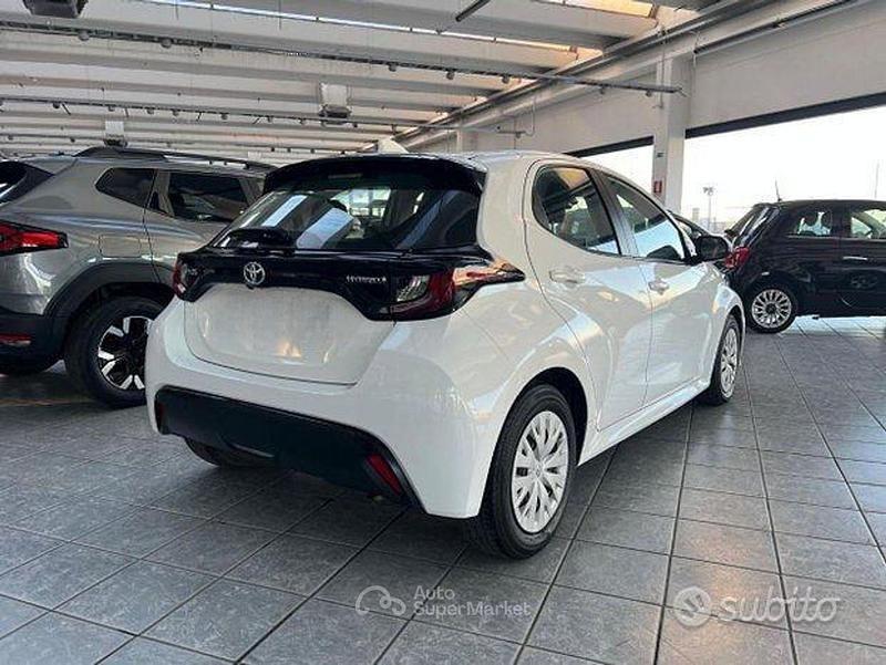 Usata Toyota Yaris 92 CV (67 kW) 2022 Bianco Utilitaria