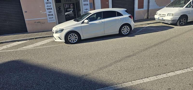 Usata Mercedes A180 Business 109 CV (80 kW) 2016 Bianco Berlina
