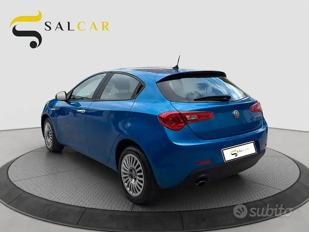 Usata Alfa Romeo Giulietta Super 120 CV (88 kW) 2018 Bluazzurro Utilitaria