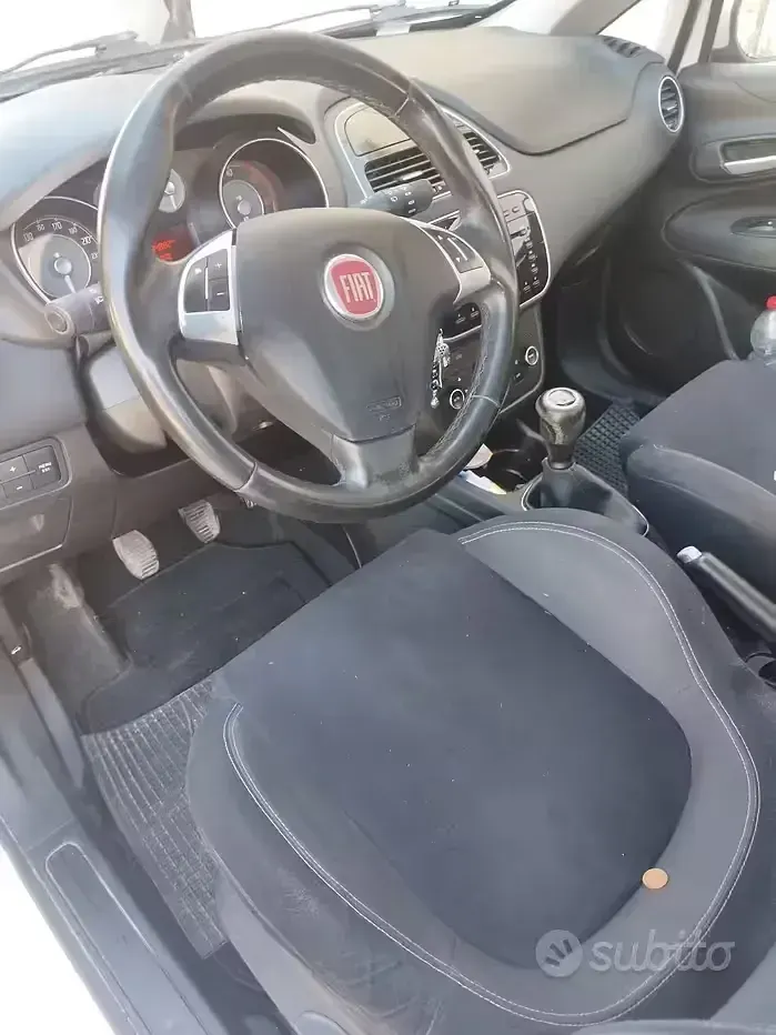 Usata Fiat Punto 75 CV (55 kW) 2013 Bianco Utilitaria