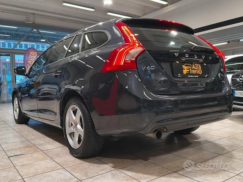 Usata Volvo V60 R-Design Momentum 116 CV (85 kW) 2015 Grigio Station wagon