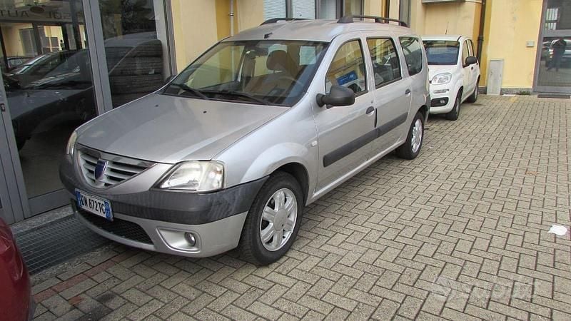 Usata Dacia Logan Lauréate 87 CV (63 kW) 2008 Grigio Berlina