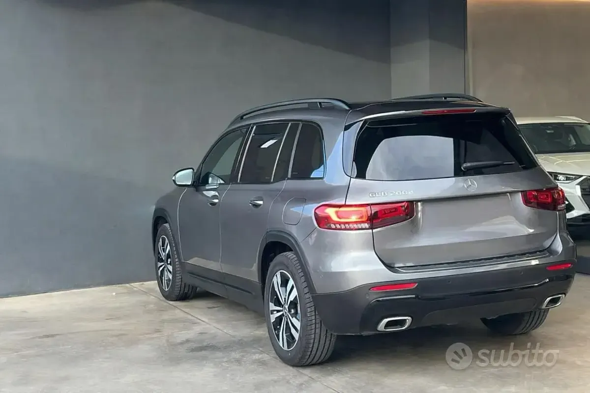 Usata Mercedes GLB200 163 CV (119 kW) 2021 Grigio SUV