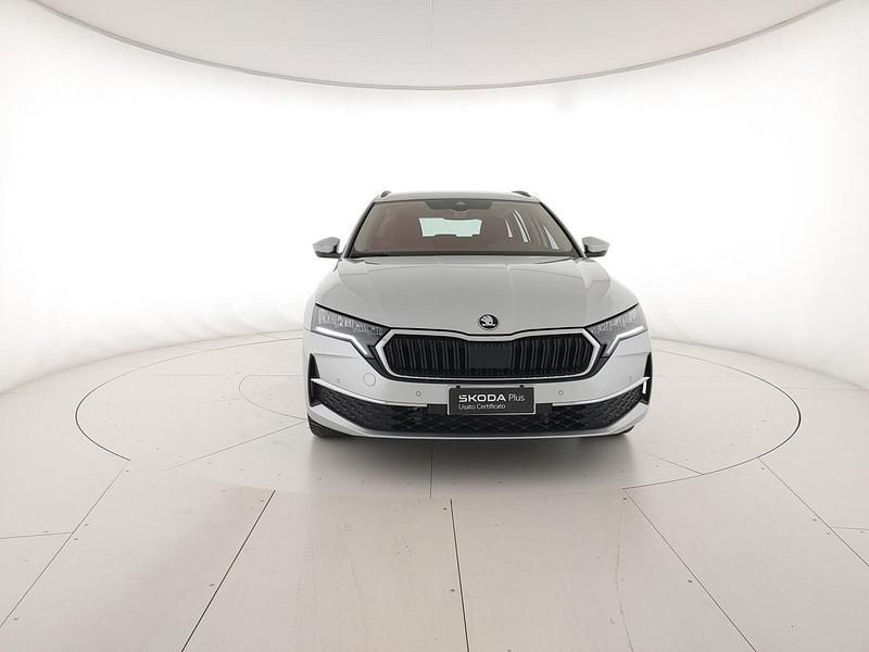 Usata Skoda Octavia Executive 150 CV (110 kW) 2025 Argento brillante metallizzato Station wagon