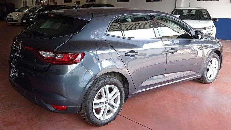 Usata Renault Mégane IV Life 116 CV (85 kW) 2019 Grigio Berlina