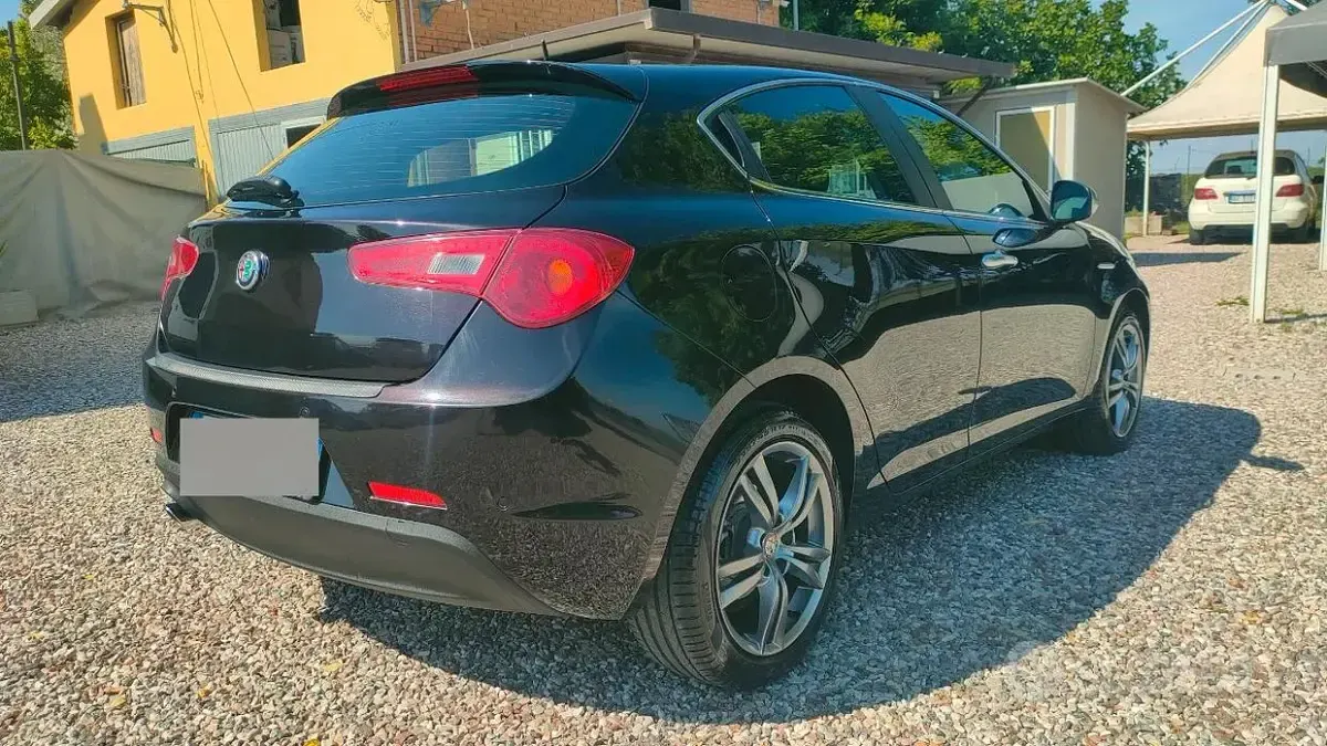 Usata Alfa Romeo Giulietta Super 120 CV (88 kW) 2017 Nero Utilitaria