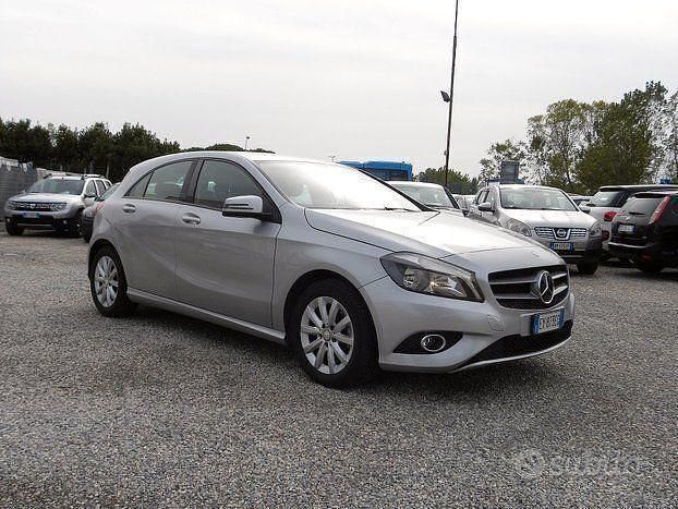 Usata Mercedes A180 Avantgarde 110 CV (80 kW) 2015 Grigio Berlina