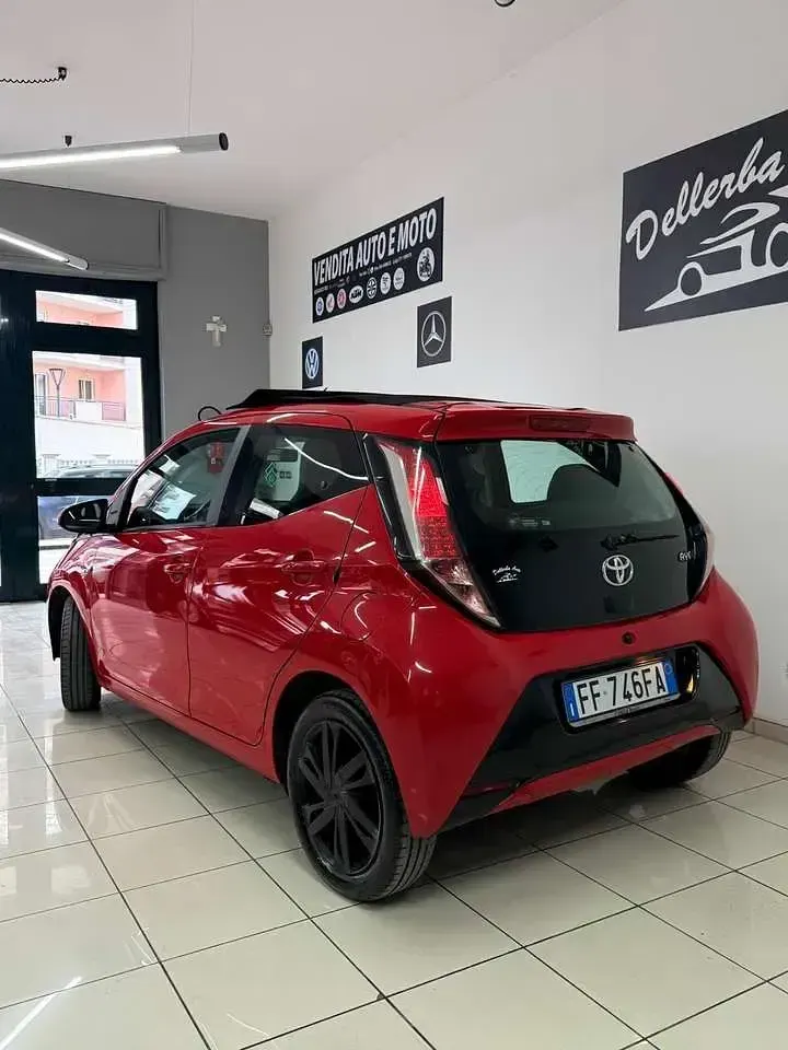 Usata Toyota Aygo Lounge 68 CV (50 kW) 2016 Other Utilitaria