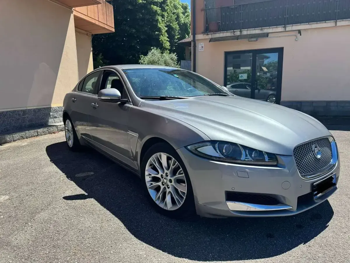 Usata Jaguar XF S 190 CV (139 kW) 2012 Argento Berlina
