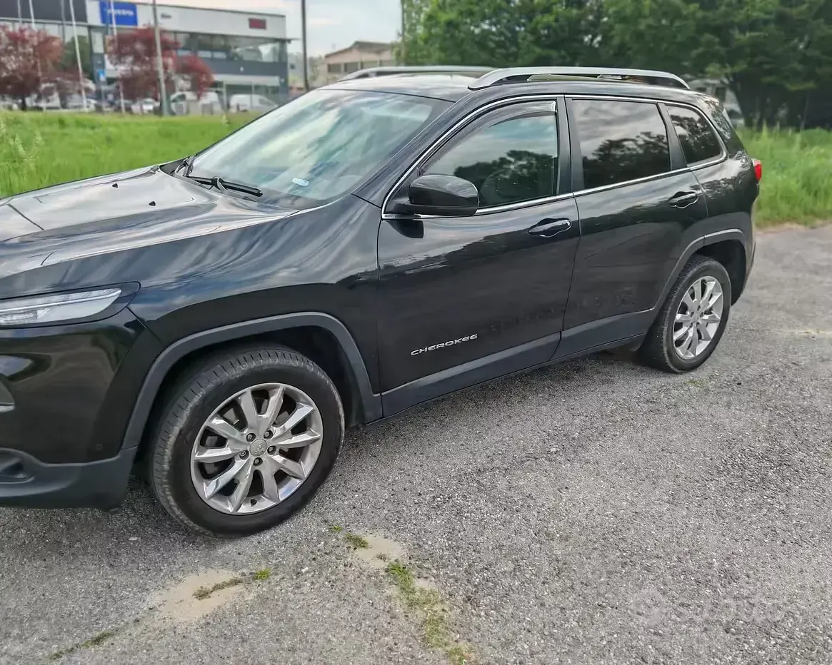 Usata Jeep Cherokee 140 CV (102 kW) 2016 Nero SUV