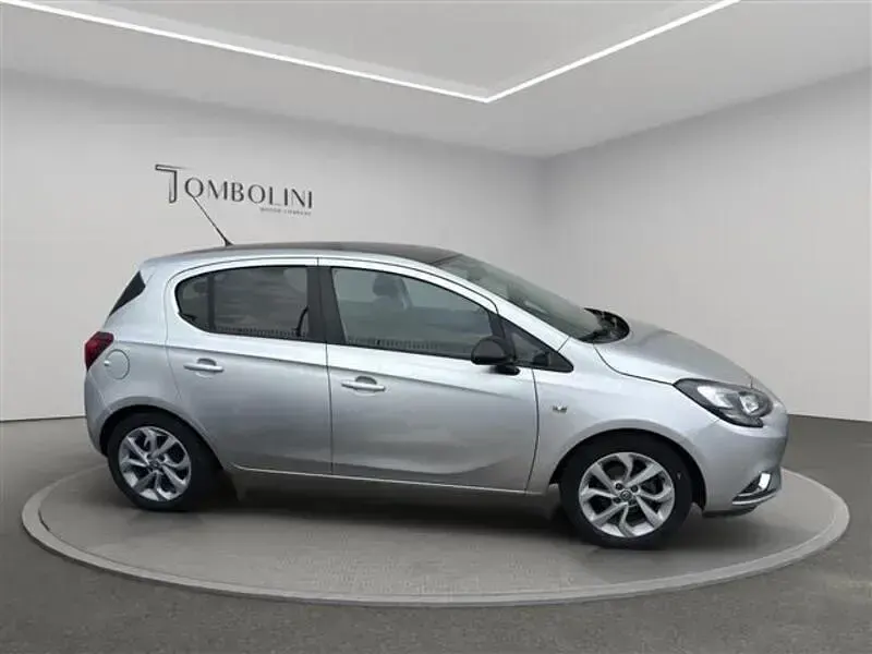 Usata Opel Corsa Cosmo 90 CV (66 kW) 2015 Grigio metallizzato Utilitaria