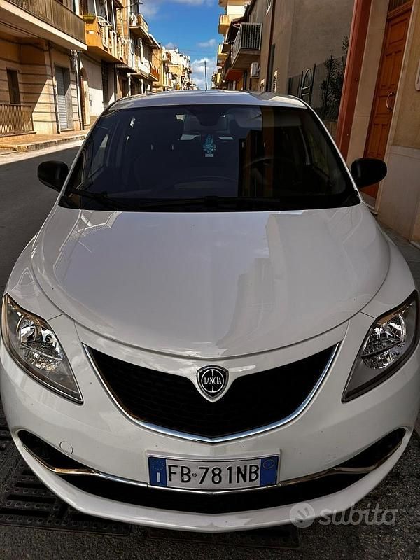 Usata Lancia Ypsilon 2016 Bianco Utilitaria