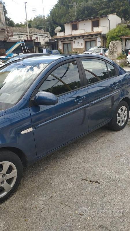 Usata Hyundai Accent 2007 Blu Berlina