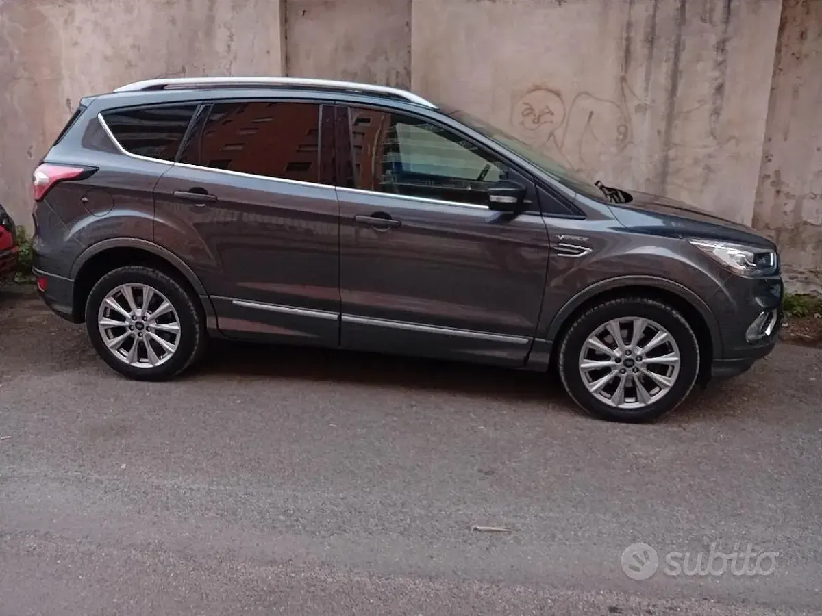 Usata Ford Kuga Vignale 150 CV (110 kW) 2019 Grigio SUV