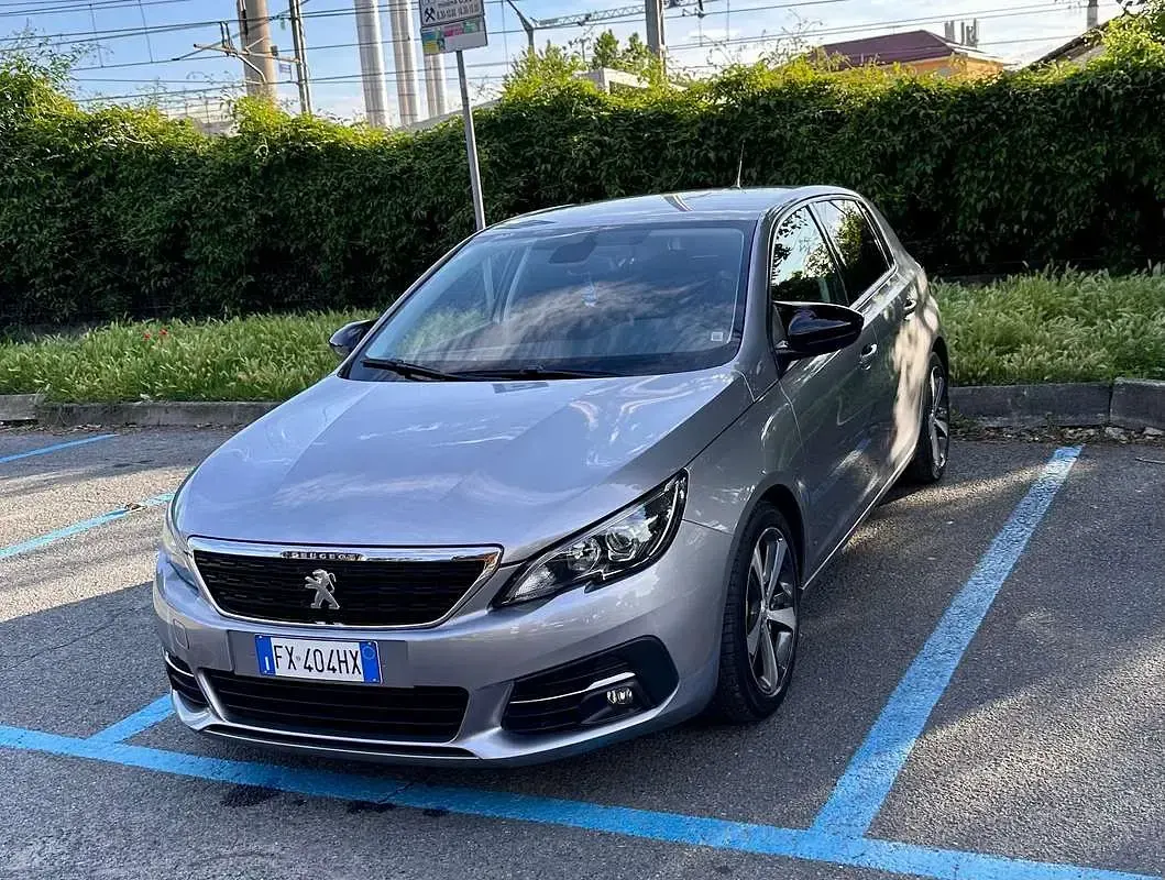 Usata Peugeot 308 Active 131 CV (96 kW) 2019 Argento Berlina