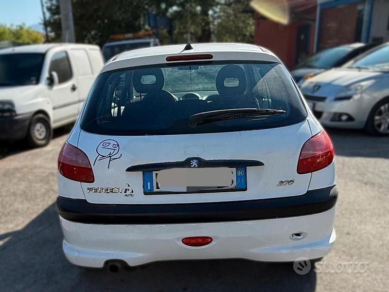 Usata Peugeot 206 75 CV (55 kW) 2001 Bianco Berlina