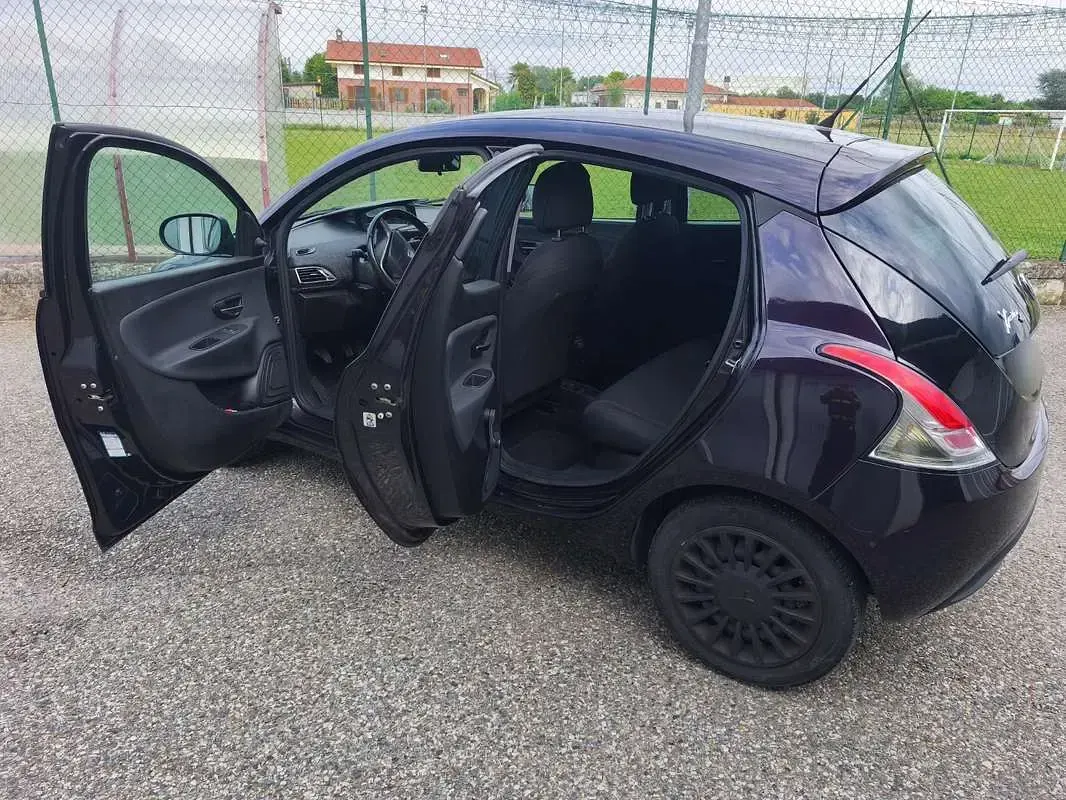 Usata Lancia Ypsilon 69 CV (50 kW) 2014 Utilitaria