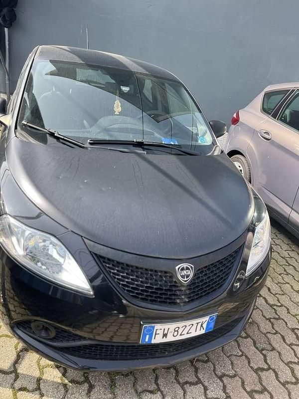 Usata Lancia Ypsilon Silver 69 CV (50 kW) 2018 Other Utilitaria