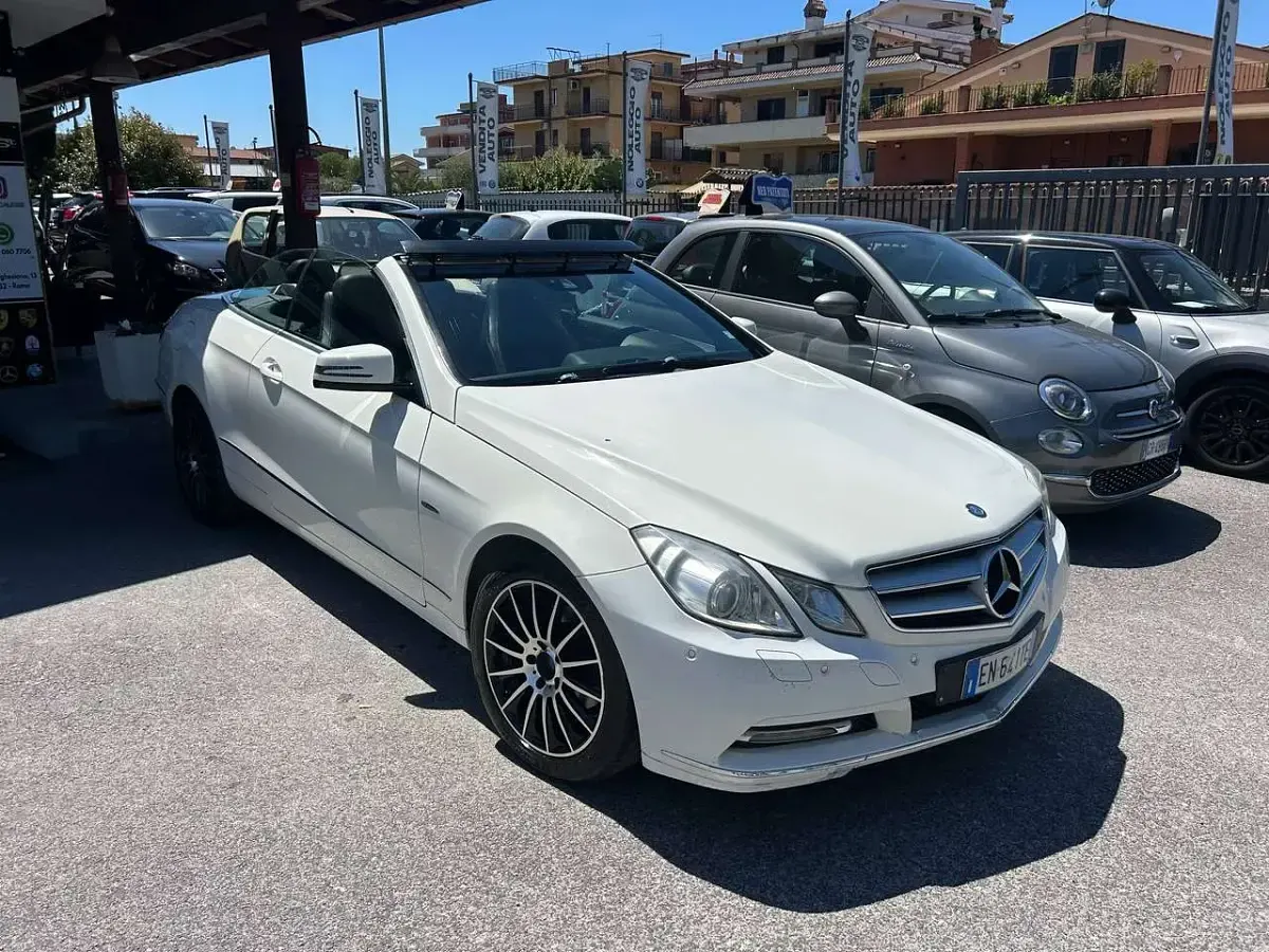 Usata Mercedes E220 Avantgarde 170 CV (125 kW) 2012 Bianco Cabrio